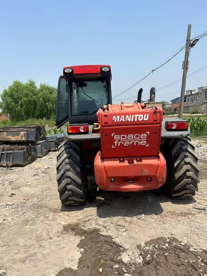 Manitou MT 1740 SL T - Mini homlokrakodó: 5 kép. Manitou MT 1740 SL T - Mini homlokrakodó: 5 kép.
