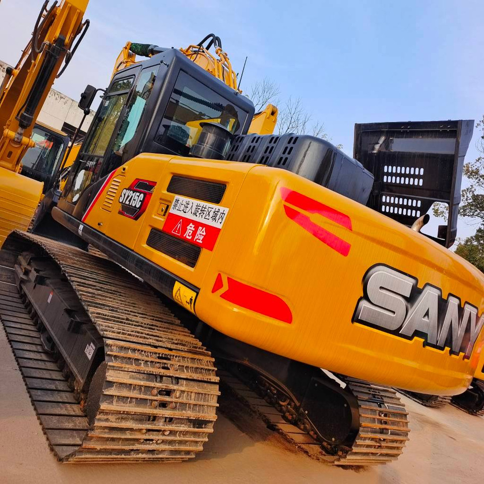 Sany SY 215 C - Lánctalpas kotró: 3 kép. Sany SY 215 C - Lánctalpas kotró: 3 kép.