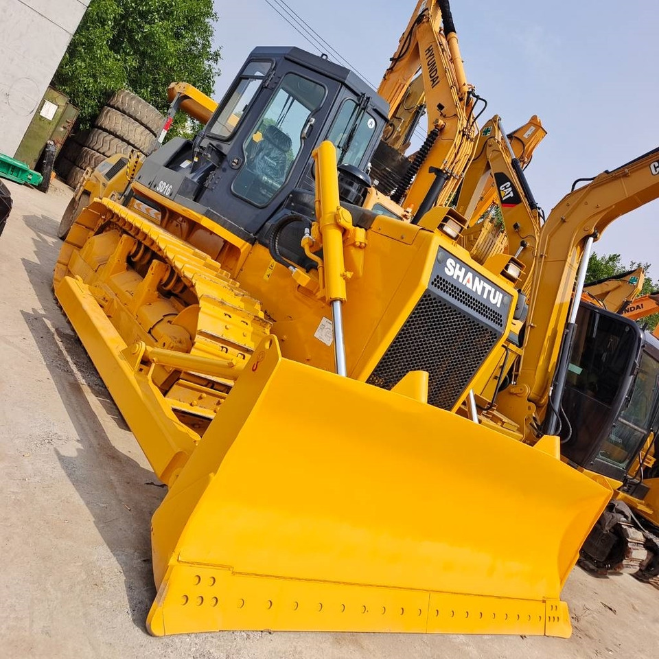 Shantui SD 16 - Buldózer: 4 kép. Shantui SD 16 - Buldózer: 4 kép.
