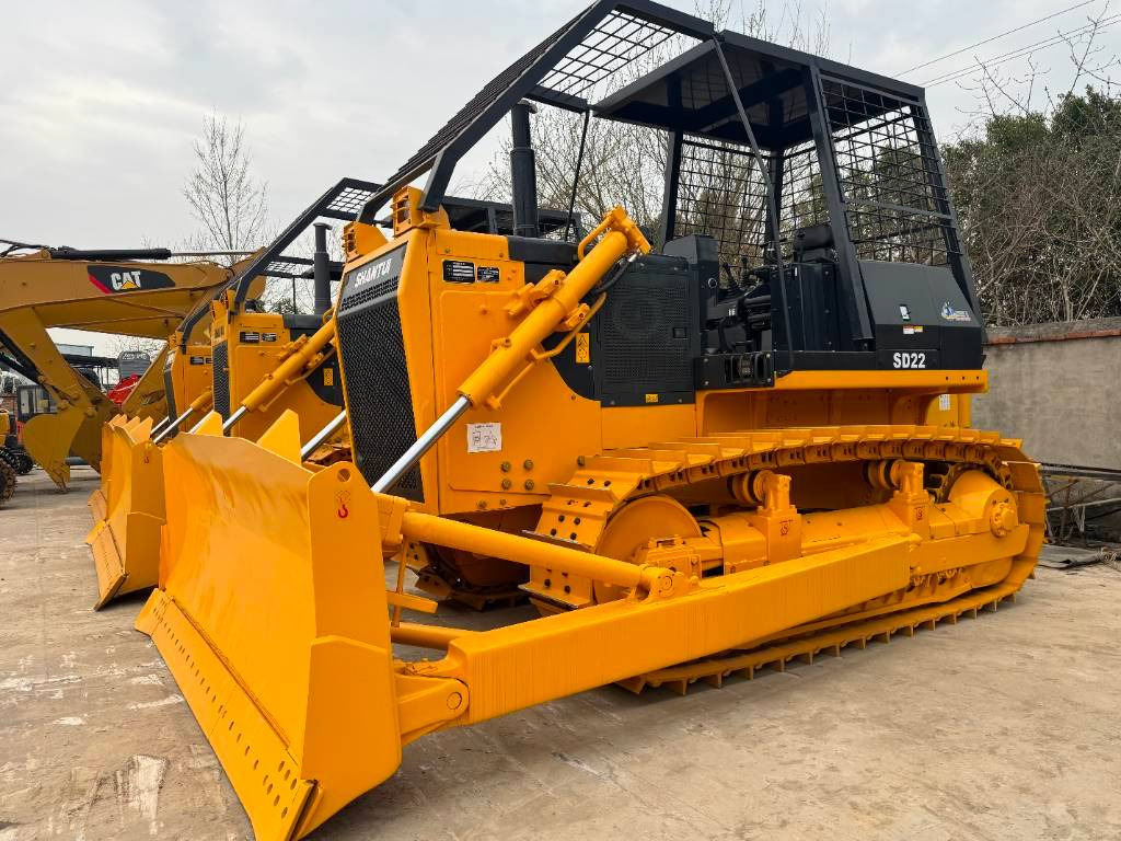 Shantui SD 22 F - Buldózer: 2 kép. Shantui SD 22 F - Buldózer: 2 kép.