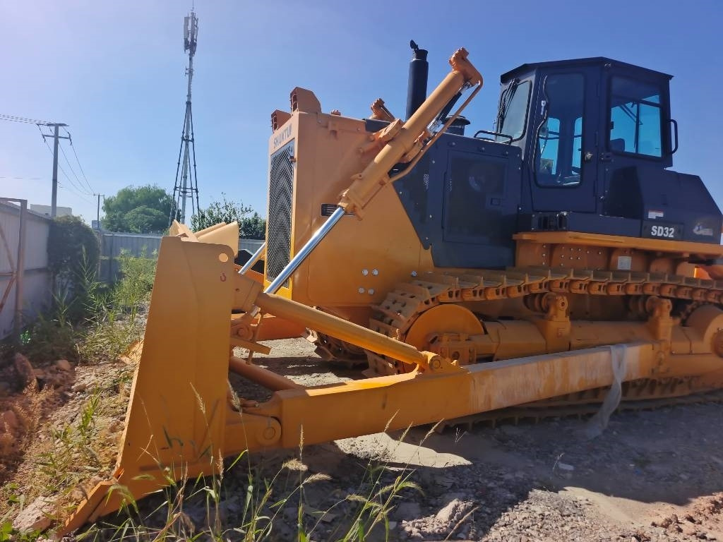 Buldózer Shantui SD 32: 6 kép.