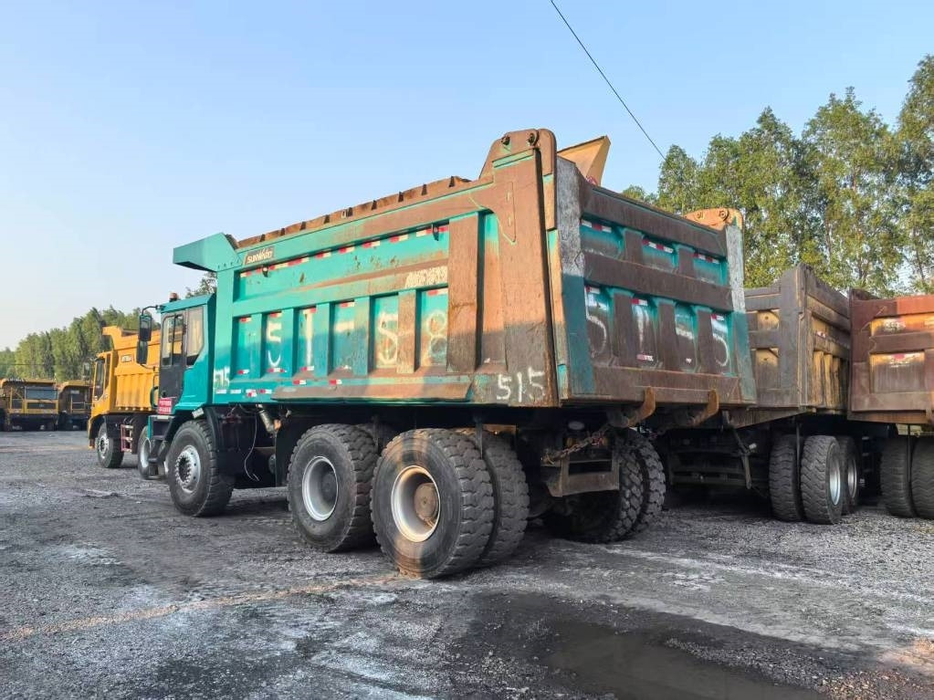 Sunward SWK 105 - Bánya teherautó: 2 kép. Sunward SWK 105 - Bánya teherautó: 2 kép.