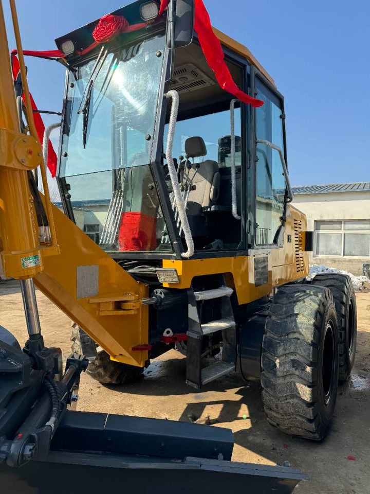 XCMG GR 2153 - Gréder: 3 kép. XCMG GR 2153 - Gréder: 3 kép.