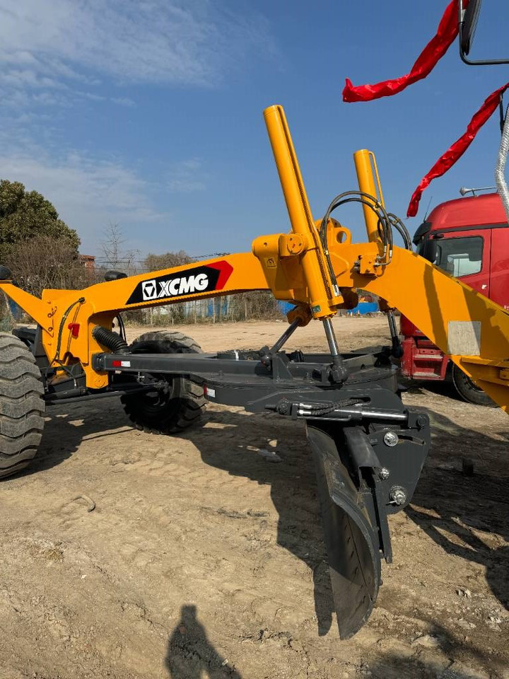 Gréder XCMG GR 2153: 13 kép.