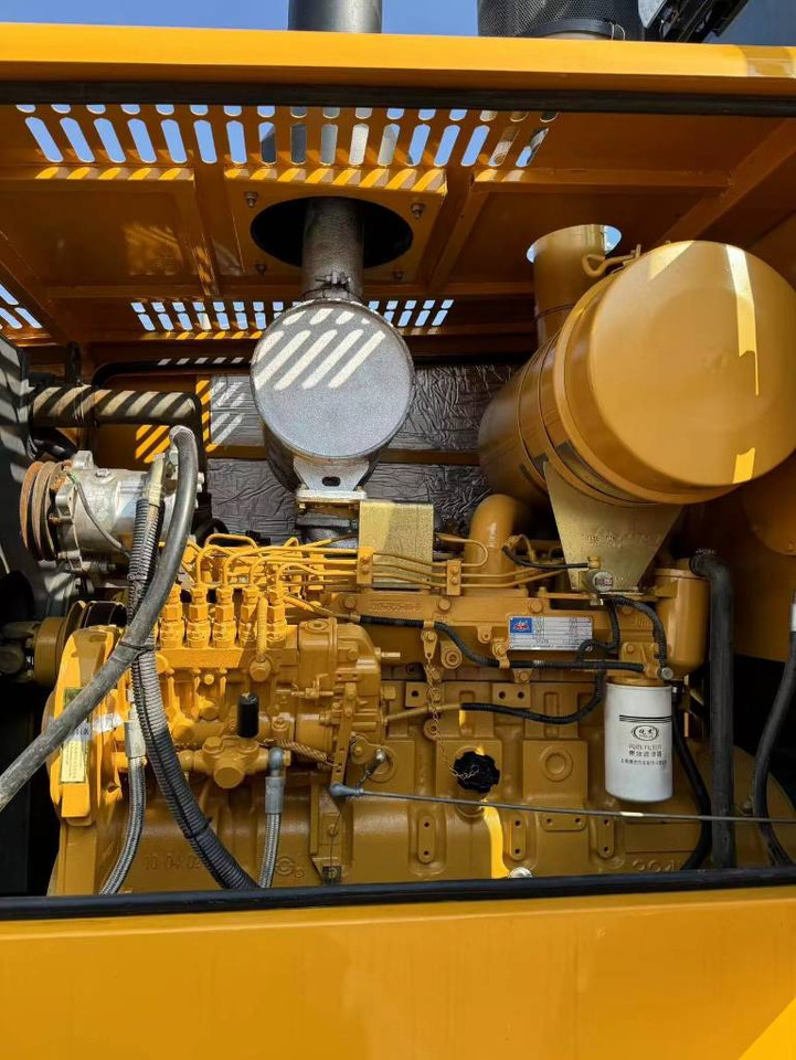 XCMG GR 2153 - Gréder: 3 kép. XCMG GR 2153 - Gréder: 3 kép.