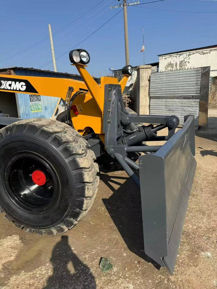 XCMG GR 2153 - Gréder: 4 kép. XCMG GR 2153 - Gréder: 4 kép.