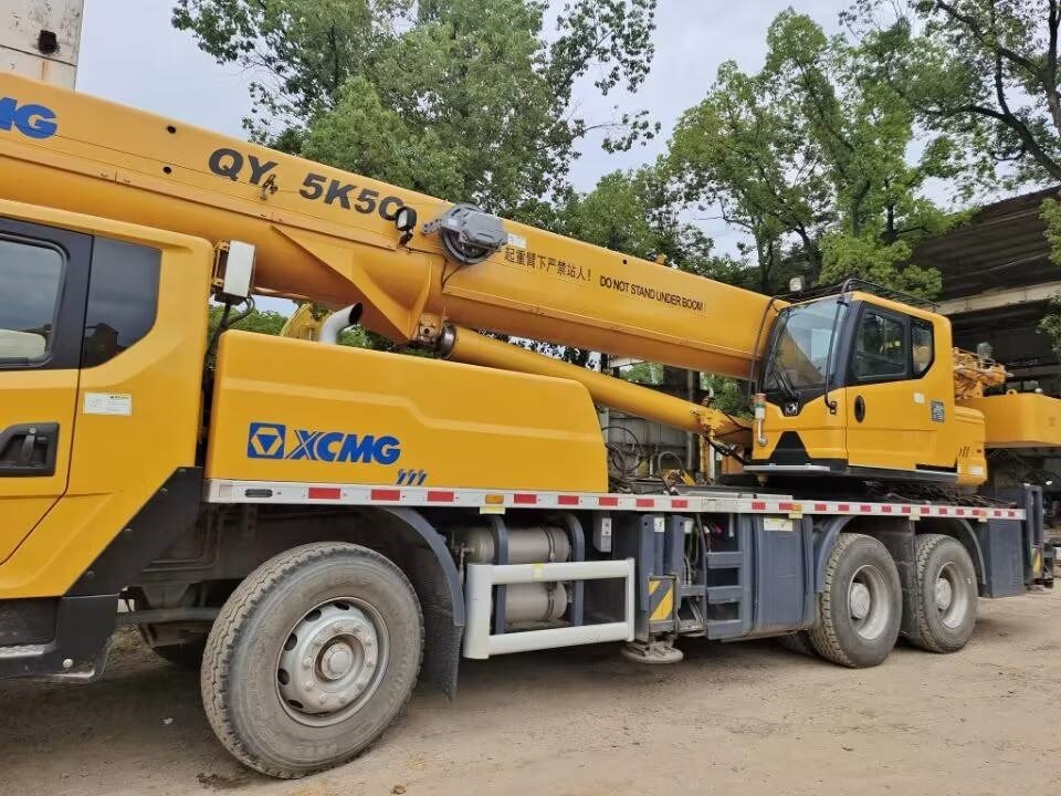 XCMG QY 50 - Terepjáró autódaru: 2 kép. XCMG QY 50 - Terepjáró autódaru: 2 kép.