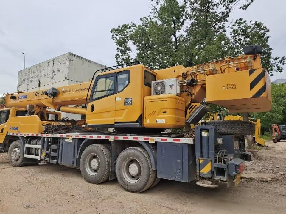 XCMG QY 50 - Terepjáró autódaru: 4 kép. XCMG QY 50 - Terepjáró autódaru: 4 kép.