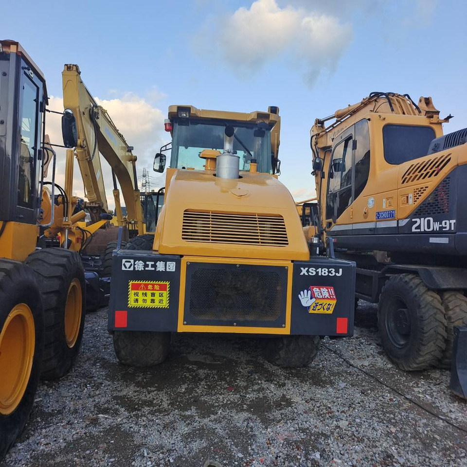 XCMG XS 183 J - Talajtömörítő: 1 kép. XCMG XS 183 J - Talajtömörítő: 1 kép.