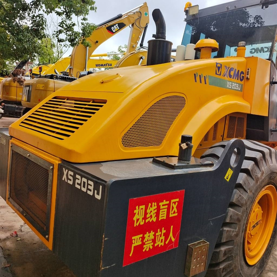 Talajtömörítő XCMG XS 203 J: 22 kép. Talajtömörítő XCMG XS 203 J: 22 kép.