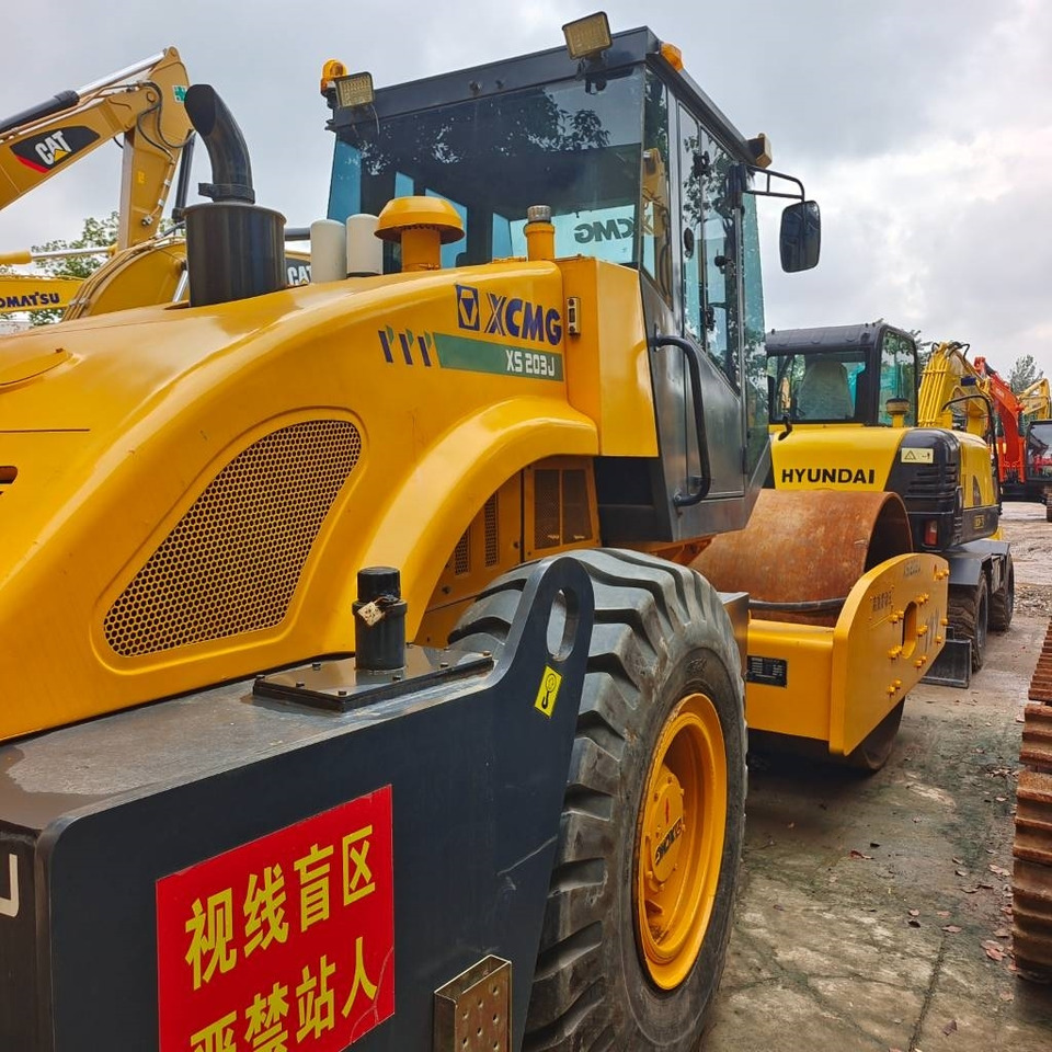 Talajtömörítő XCMG XS 203 J: 23 kép. Talajtömörítő XCMG XS 203 J: 23 kép.