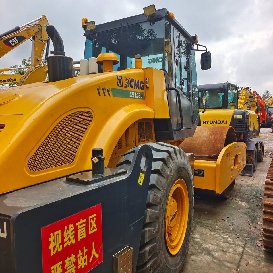 Talajtömörítő XCMG XS 203 J: 21 kép. Talajtömörítő XCMG XS 203 J: 21 kép.