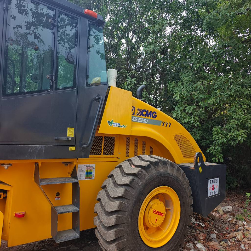 XCMG XS 223 J - Talajtömörítő: 2 kép. XCMG XS 223 J - Talajtömörítő: 2 kép.