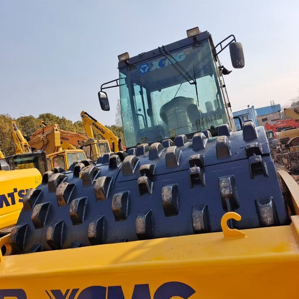 XCMG XS 223 J - Talajtömörítő: 3 kép. XCMG XS 223 J - Talajtömörítő: 3 kép.