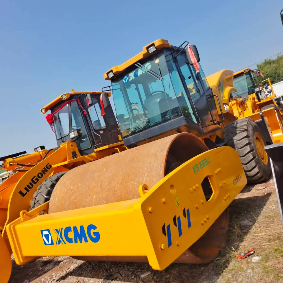 XCMG XS263J - Talajtömörítő: 2 kép. XCMG XS263J - Talajtömörítő: 2 kép.