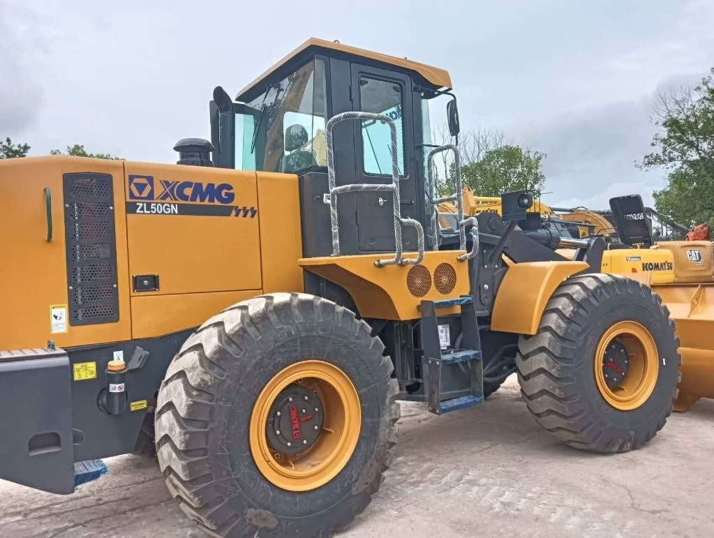 XCMG ZL 50 GN - Gumikerekes homlokrakodó: 4 kép. XCMG ZL 50 GN - Gumikerekes homlokrakodó: 4 kép.