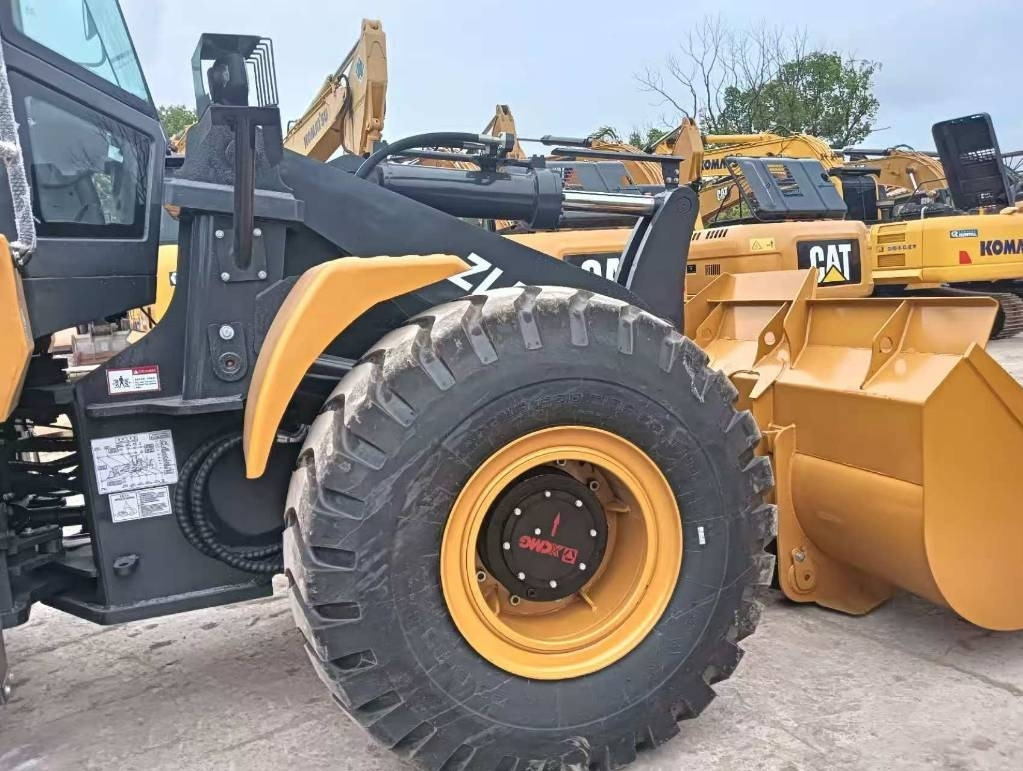XCMG ZL 50 GN - Gumikerekes homlokrakodó: 2 kép. XCMG ZL 50 GN - Gumikerekes homlokrakodó: 2 kép.