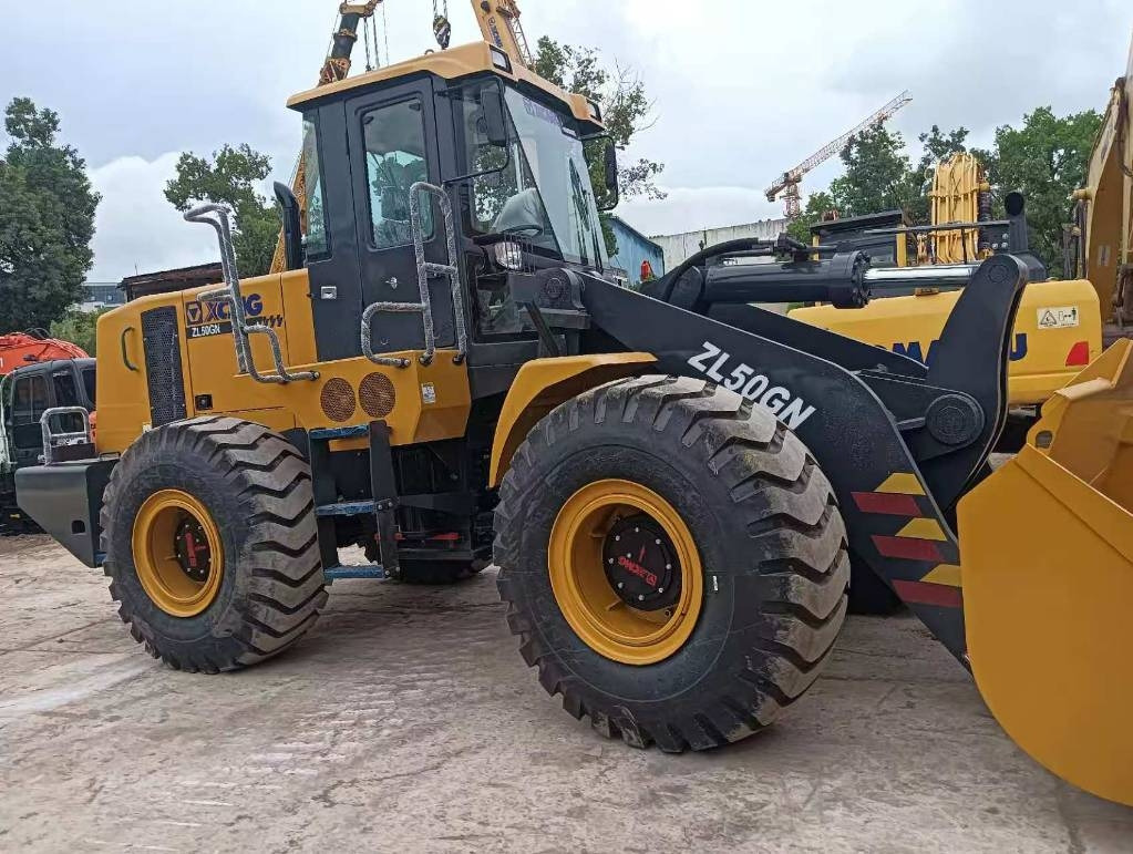XCMG ZL 50 GN - Gumikerekes homlokrakodó: 1 kép. XCMG ZL 50 GN - Gumikerekes homlokrakodó: 1 kép.