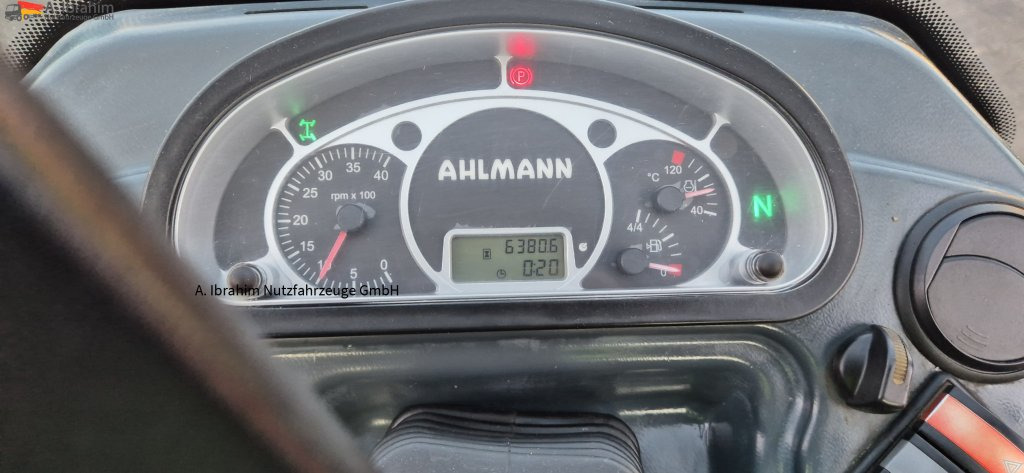 Ahlmann AS 700 Schwenklader, 4x4, Klappschaufel, Gabel - Gumikerekes homlokrakodó: 3 kép. Ahlmann AS 700 Schwenklader, 4x4, Klappschaufel, Gabel - Gumikerekes homlokrakodó: 3 kép.