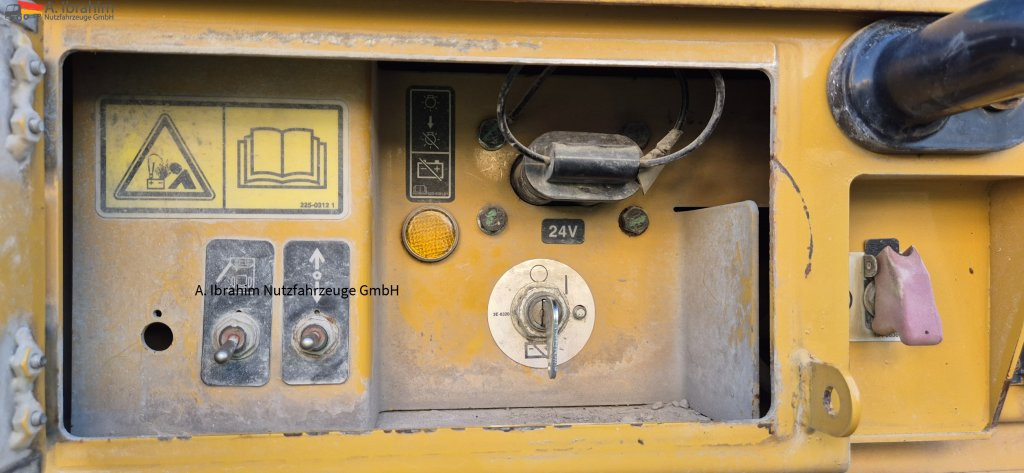 CAT 966 MXE Zustand sauber - Gumikerekes homlokrakodó: 5 kép. CAT 966 MXE Zustand sauber - Gumikerekes homlokrakodó: 5 kép.
