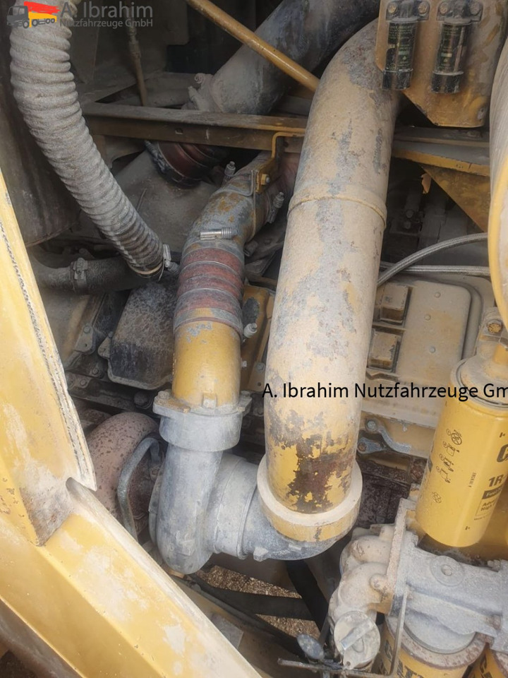 CAT 990 Zustand gut, Video vorhanden ohne Ketten!!, fertig zur Verladung - Gumikerekes homlokrakodó: 2 kép. CAT 990 Zustand gut, Video vorhanden ohne Ketten!!, fertig zur Verladung - Gumikerekes homlokrakodó: 2 kép.
