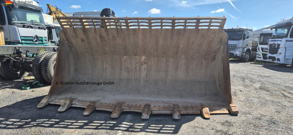 CAT 990 Zustand gut, Video vorhanden ohne Ketten!!, fertig zur Verladung - Gumikerekes homlokrakodó: 3 kép. CAT 990 Zustand gut, Video vorhanden ohne Ketten!!, fertig zur Verladung - Gumikerekes homlokrakodó: 3 kép.