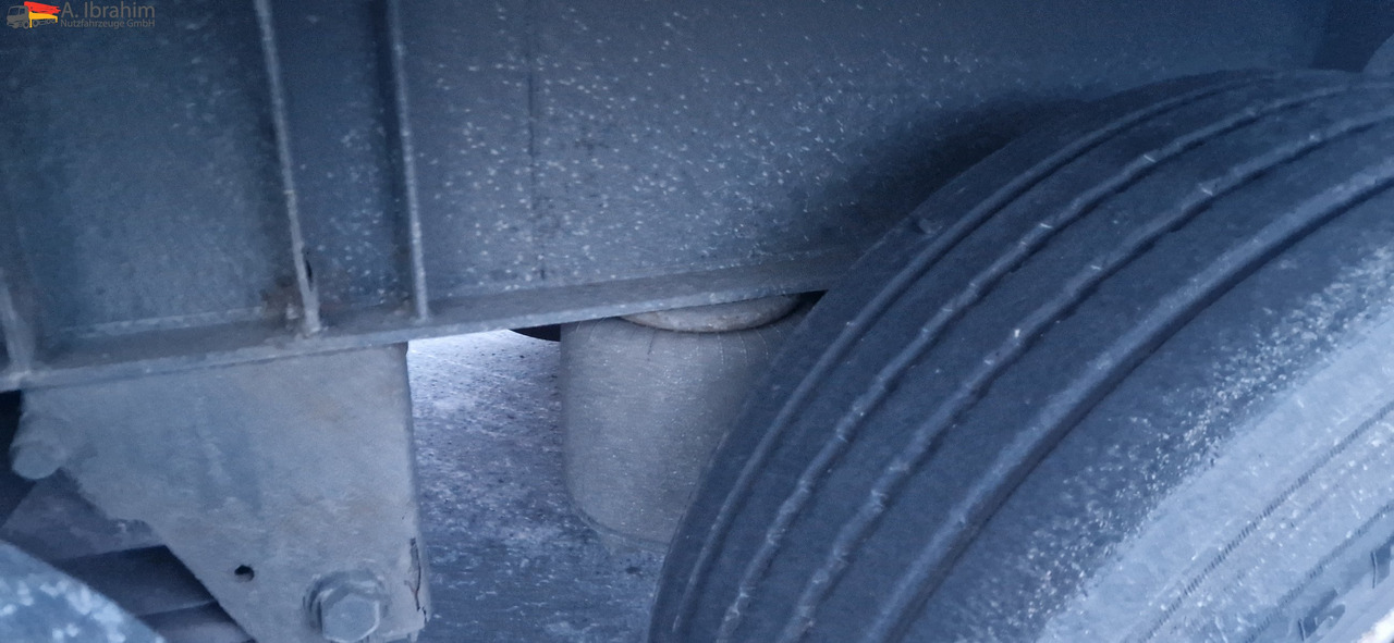 Schmitz SKO 24 Citysattel, 3. Achse zwangsgelenkt Frigoblock - Félpótkocsi: 4 kép. Schmitz SKO 24 Citysattel, 3. Achse zwangsgelenkt Frigoblock - Félpótkocsi: 4 kép.