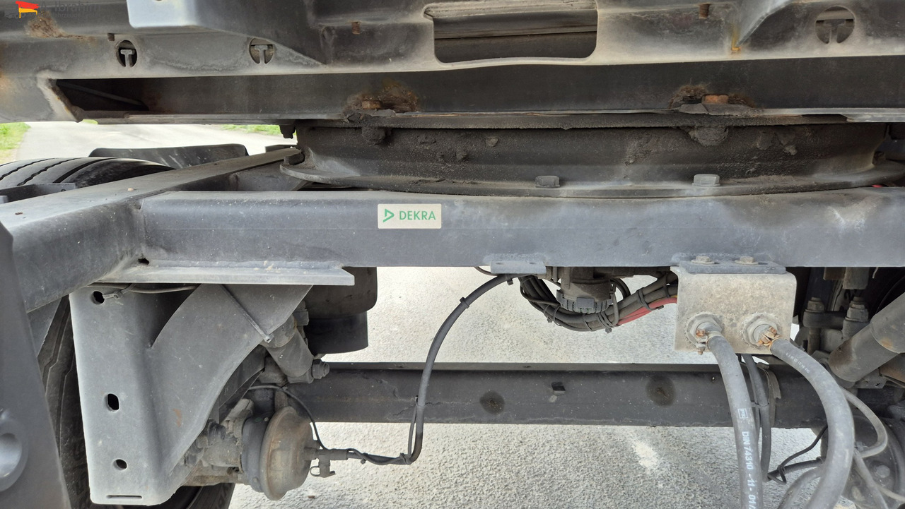 Platós pótkocsi Fliegl Baustoffpritsche: 13 kép. Platós pótkocsi Fliegl Baustoffpritsche: 13 kép.