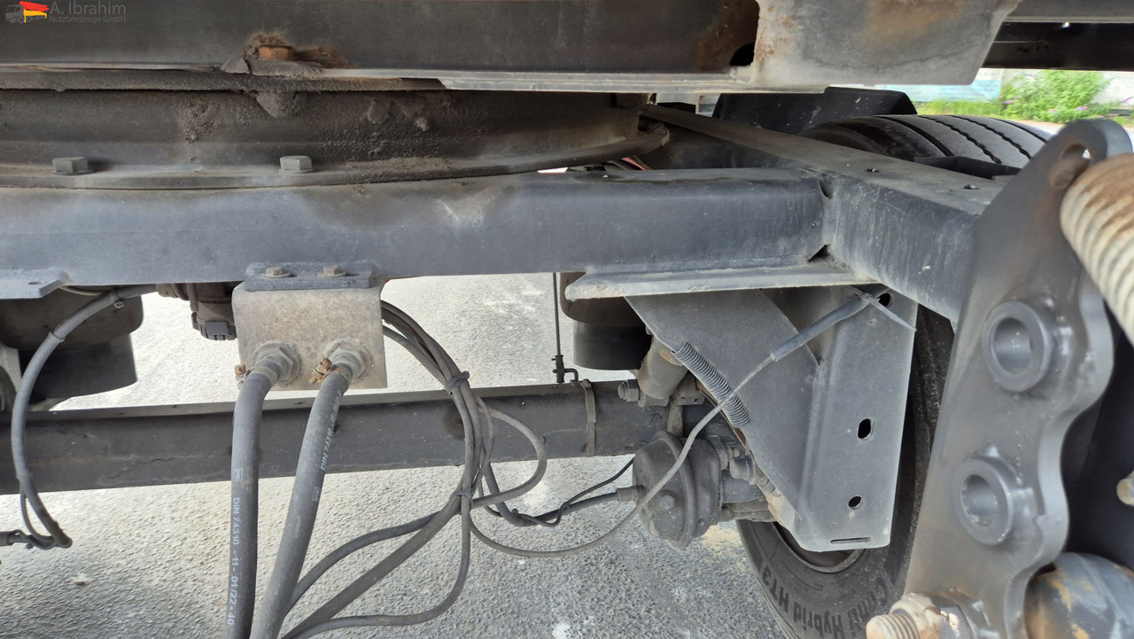 Platós pótkocsi Fliegl Baustoffpritsche: 14 kép. Platós pótkocsi Fliegl Baustoffpritsche: 14 kép.