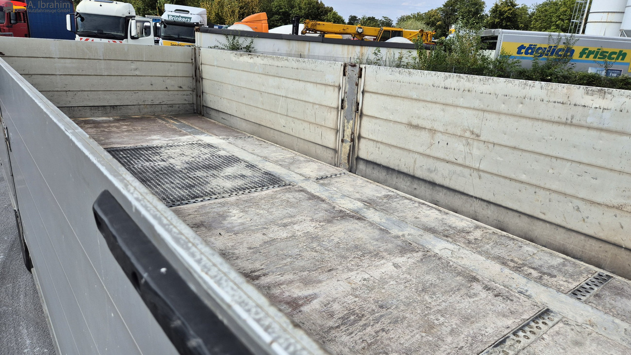 Fliegl Baustoffpritsche - Platós pótkocsi: 5 kép. Fliegl Baustoffpritsche - Platós pótkocsi: 5 kép.