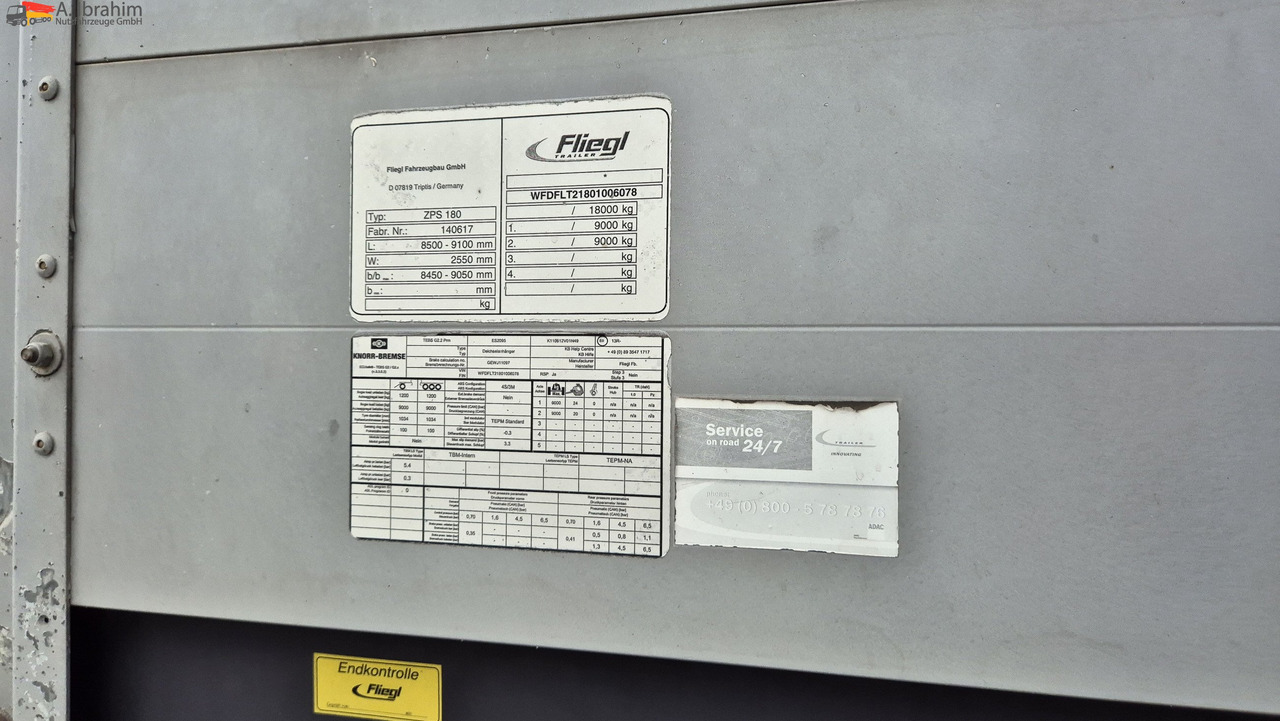 Fliegl Baustoffpritsche - Platós pótkocsi: 2 kép. Fliegl Baustoffpritsche - Platós pótkocsi: 2 kép.