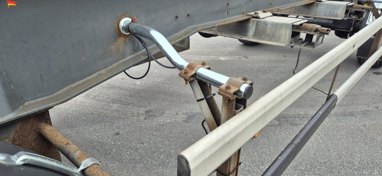 Hueffermann HSA 1870 mit Schlitten Zustand normal - Multiliftes/ Konténerszállító pótkocsi: 4 kép. Hueffermann HSA 1870 mit Schlitten Zustand normal - Multiliftes/ Konténerszállító pótkocsi: 4 kép.