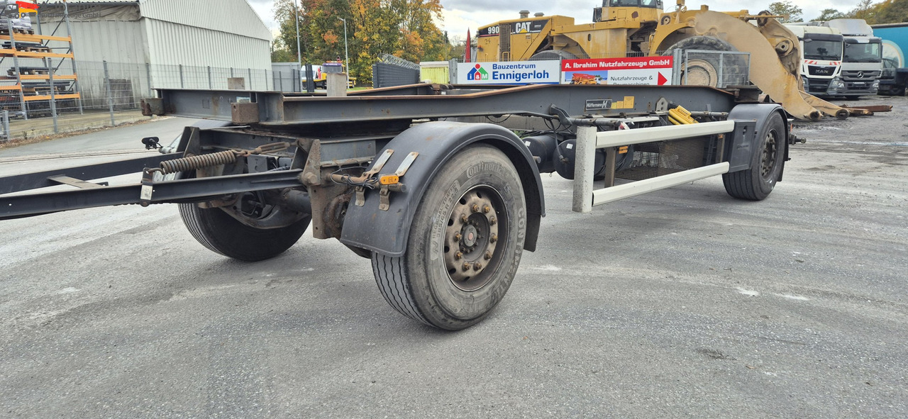 Hueffermann HSA 1870 mit Schlitten Zustand normal - Multiliftes/ Konténerszállító pótkocsi: 1 kép. Hueffermann HSA 1870 mit Schlitten Zustand normal - Multiliftes/ Konténerszállító pótkocsi: 1 kép.