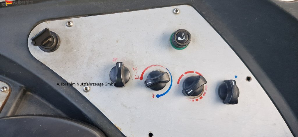 JCB 436Z Hochkippschaufel Wandler neu, Ölpumpe neu - Gumikerekes homlokrakodó: 4 kép. JCB 436Z Hochkippschaufel Wandler neu, Ölpumpe neu - Gumikerekes homlokrakodó: 4 kép.