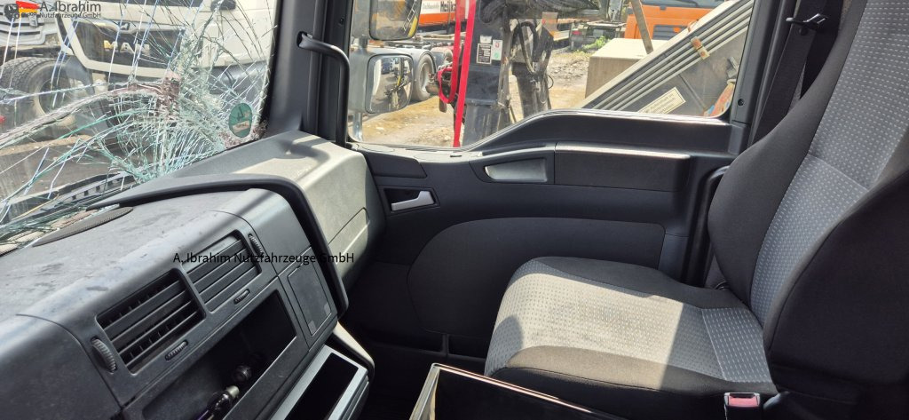 MAN TGL 8.150 4X2 BL Unfallschaden bedingt fahrbereit, Motor ok - Kisteherautó: 2 kép. MAN TGL 8.150 4X2 BL Unfallschaden bedingt fahrbereit, Motor ok - Kisteherautó: 2 kép.