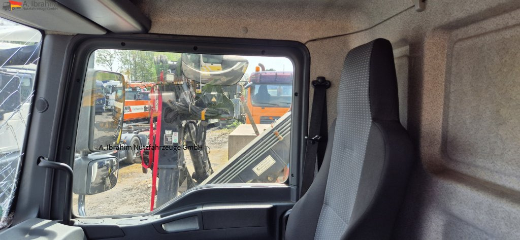 MAN TGL 8.150 4X2 BL Unfallschaden bedingt fahrbereit, Motor ok - Kisteherautó: 3 kép. MAN TGL 8.150 4X2 BL Unfallschaden bedingt fahrbereit, Motor ok - Kisteherautó: 3 kép.