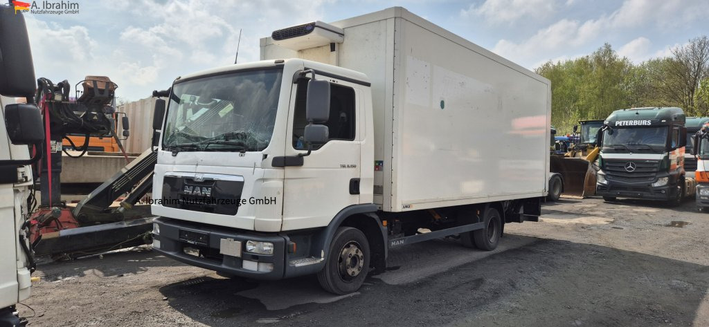 MAN TGL 8.150 4X2 BL Unfallschaden bedingt fahrbereit, Motor ok - Kisteherautó: 1 kép. MAN TGL 8.150 4X2 BL Unfallschaden bedingt fahrbereit, Motor ok - Kisteherautó: 1 kép.