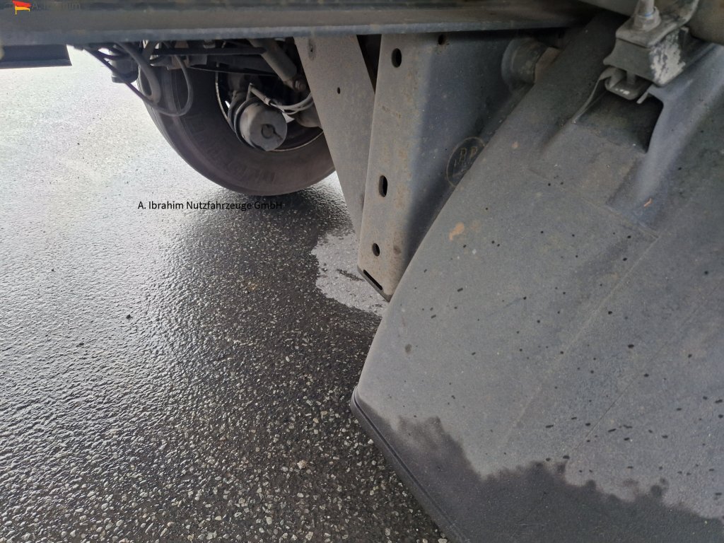 Kögel Aw 18 ohne Brücke - Pótkocsi cserefelépítményes: 2 kép. Kögel Aw 18 ohne Brücke - Pótkocsi cserefelépítményes: 2 kép.