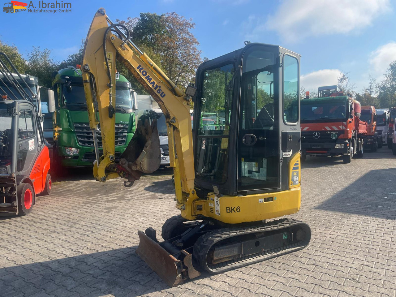 Komatsu PC 16 16R HS verstellbares Fahrwerk - Minikotró: 1 kép. Komatsu PC 16 16R HS verstellbares Fahrwerk - Minikotró: 1 kép.
