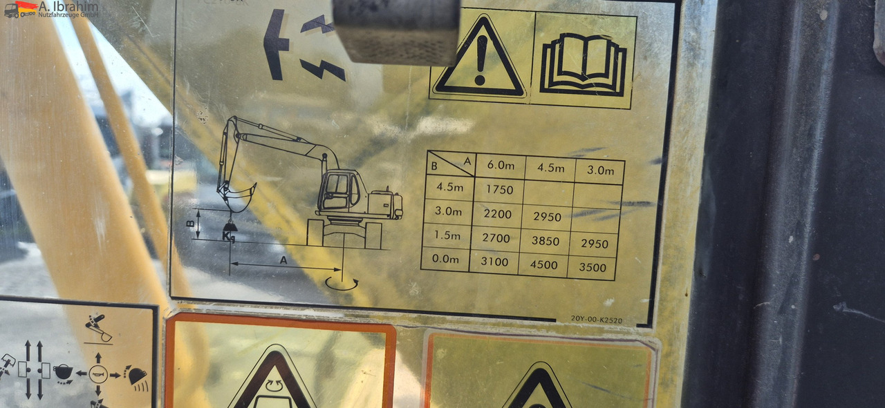 Komatsu PC 210 Hammerhydraulik | Klima UVV 12 25 - Lánctalpas kotró: 2 kép. Komatsu PC 210 Hammerhydraulik | Klima UVV 12 25 - Lánctalpas kotró: 2 kép.