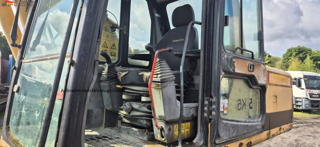 Komatsu PC 210 Zustand gut, UVV 12 25 - Lánctalpas kotró: 4 kép. Komatsu PC 210 Zustand gut, UVV 12 25 - Lánctalpas kotró: 4 kép.
