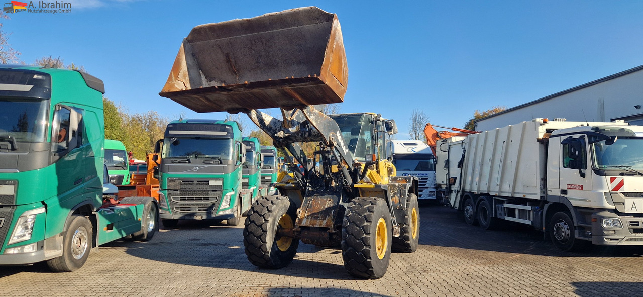 Gumikerekes homlokrakodó Komatsu WA 200 technisch ok. technische Wartung beim Komatsu Service: 8 kép. Gumikerekes homlokrakodó Komatsu WA 200 technisch ok. technische Wartung beim Komatsu Service: 8 kép.