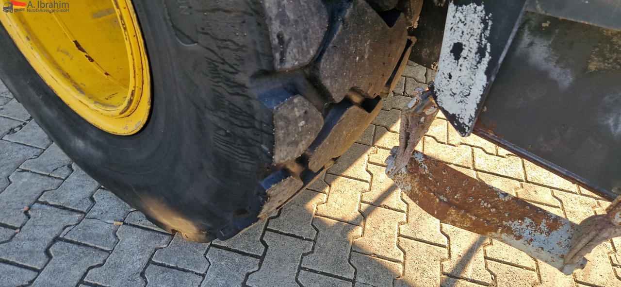 Komatsu WA 200 technisch ok. technische Wartung beim Komatsu Service - Gumikerekes homlokrakodó: 2 kép. Komatsu WA 200 technisch ok. technische Wartung beim Komatsu Service - Gumikerekes homlokrakodó: 2 kép.