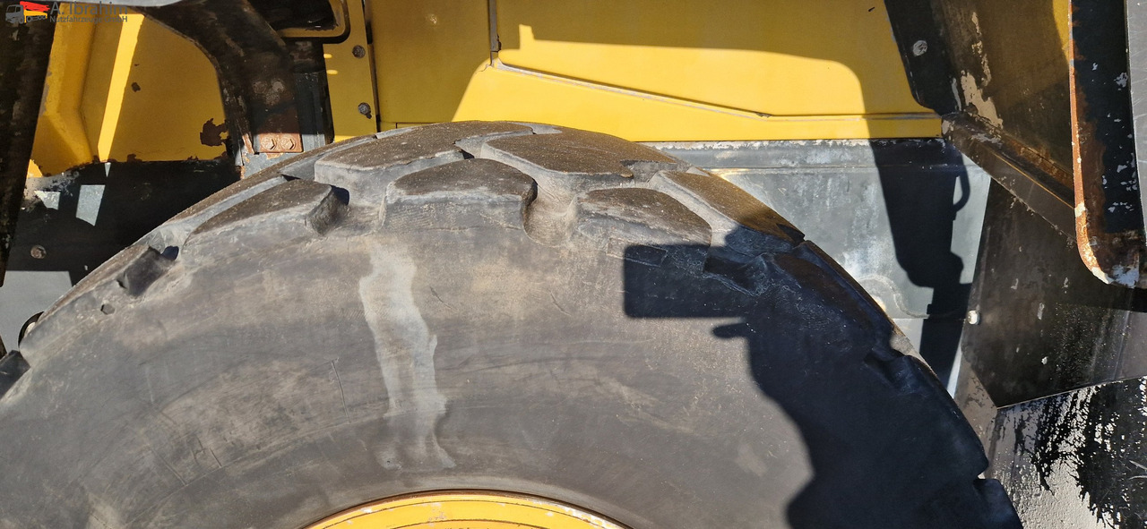 Gumikerekes homlokrakodó Komatsu WA 200 technisch ok. technische Wartung beim Komatsu Service: 6 kép. Gumikerekes homlokrakodó Komatsu WA 200 technisch ok. technische Wartung beim Komatsu Service: 6 kép.