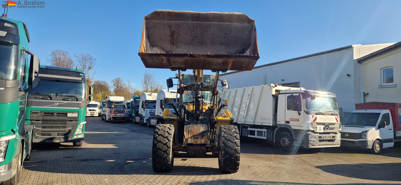 Gumikerekes homlokrakodó Komatsu WA 200 technisch ok. technische Wartung beim Komatsu Service: 9 kép. Gumikerekes homlokrakodó Komatsu WA 200 technisch ok. technische Wartung beim Komatsu Service: 9 kép.