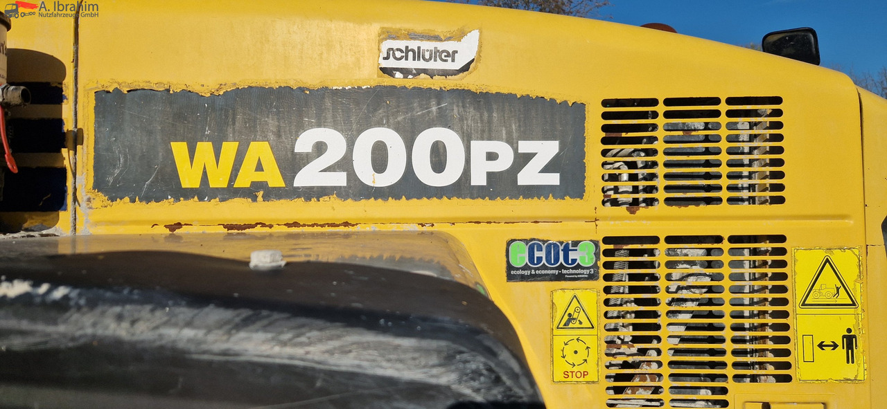 Komatsu WA 200 technisch ok. technische Wartung beim Komatsu Service - Gumikerekes homlokrakodó: 5 kép. Komatsu WA 200 technisch ok. technische Wartung beim Komatsu Service - Gumikerekes homlokrakodó: 5 kép.