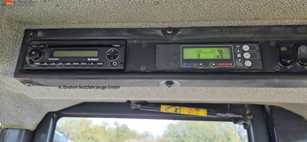 Komatsu WA 250 Zustand technisch ok, optisch 3-4 Unterlagen vorhanden - Gumikerekes homlokrakodó: 5 kép. Komatsu WA 250 Zustand technisch ok, optisch 3-4 Unterlagen vorhanden - Gumikerekes homlokrakodó: 5 kép.
