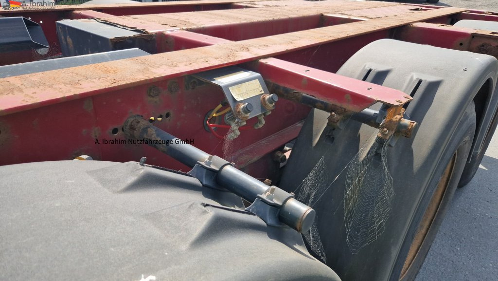 Krone SD Containerchassis 2x 20, 30, 40 ft deutscher Auflieger, ausziehbar - Félpótkocsi cserefelépítményes: 2 kép. Krone SD Containerchassis 2x 20, 30, 40 ft deutscher Auflieger, ausziehbar - Félpótkocsi cserefelépítményes: 2 kép.