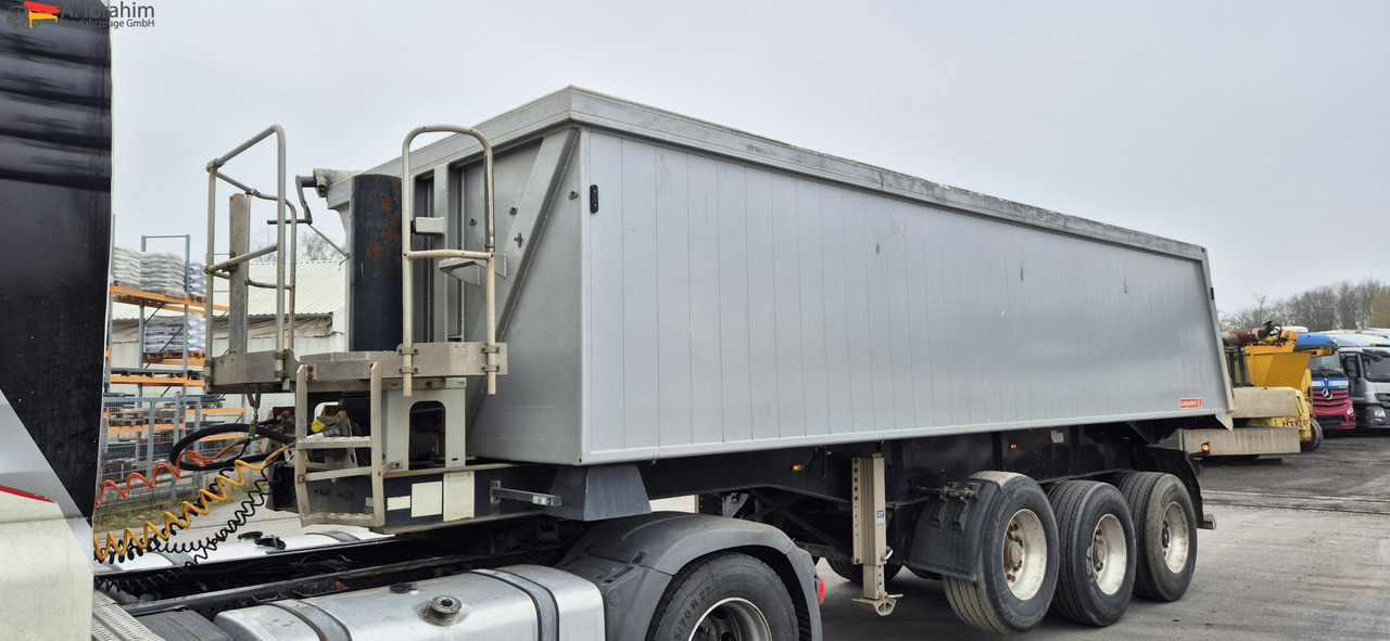 Langendorf SKA24/30 Zustand normal - Félpótkocsi billenőplatós: 1 kép. Langendorf SKA24/30 Zustand normal - Félpótkocsi billenőplatós: 1 kép.