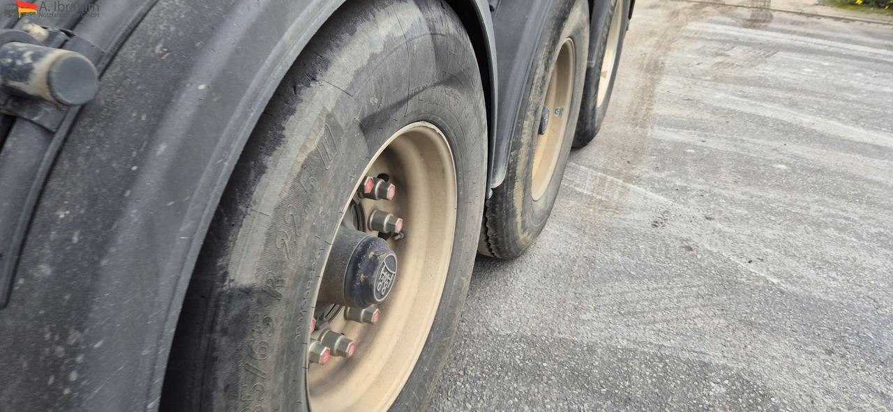 Langendorf SKS-HS 24/30 Isomulde, Liftachse, Scheibenbremse, Stahlmulde - Félpótkocsi billenőplatós: 4 kép. Langendorf SKS-HS 24/30 Isomulde, Liftachse, Scheibenbremse, Stahlmulde - Félpótkocsi billenőplatós: 4 kép.